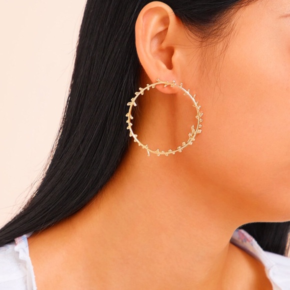 Jewelry - 💕3/$30 Gold Branch Hoop Earrings